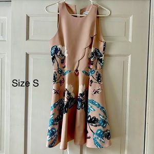 Boutique light pink dress with floral design